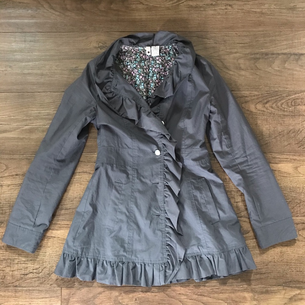 Lightweight Gray Jacket With Ruffles